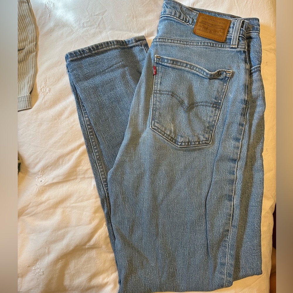 Levi’s light wash 70s high slim straight jeans (W30xL31)